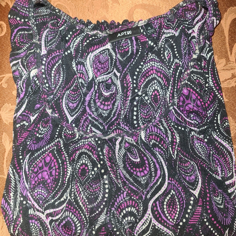 Tops - Picture 2 of 3